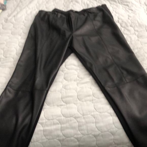 Jessica Simpson Faux leather and pointe legging - Picture 3 of 3